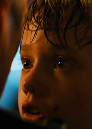 This shocked everyone…A Terrified Boy Grabbed a Scarred Man’s Sleeve in a Chicago Diner. What Happened Next Changed Everything.