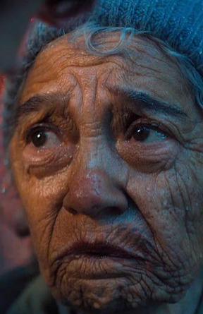 The Homeless Woman Grabbed His Wallet — And Recognized The Face That Changed Everything